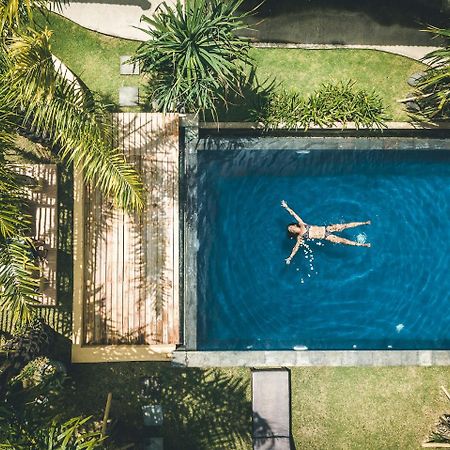 Ocho Bali Surf Camp Lägenhet Uluwatu Exteriör bild