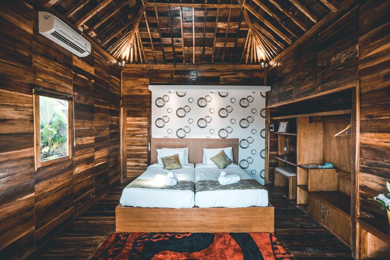 Ocho Bali Surf Camp Lägenhet Uluwatu Exteriör bild
