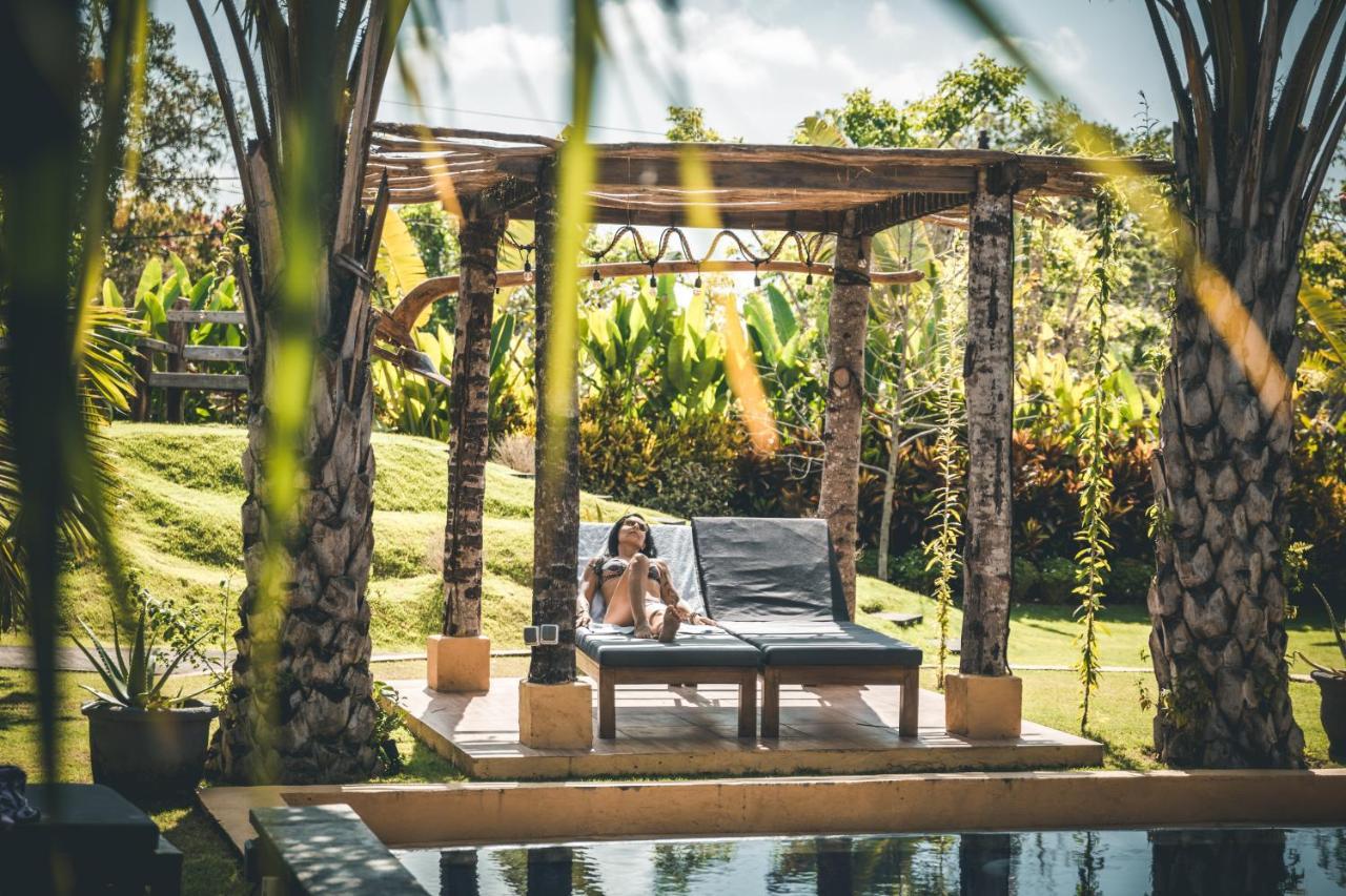 Ocho Bali Surf Camp Lägenhet Uluwatu Exteriör bild