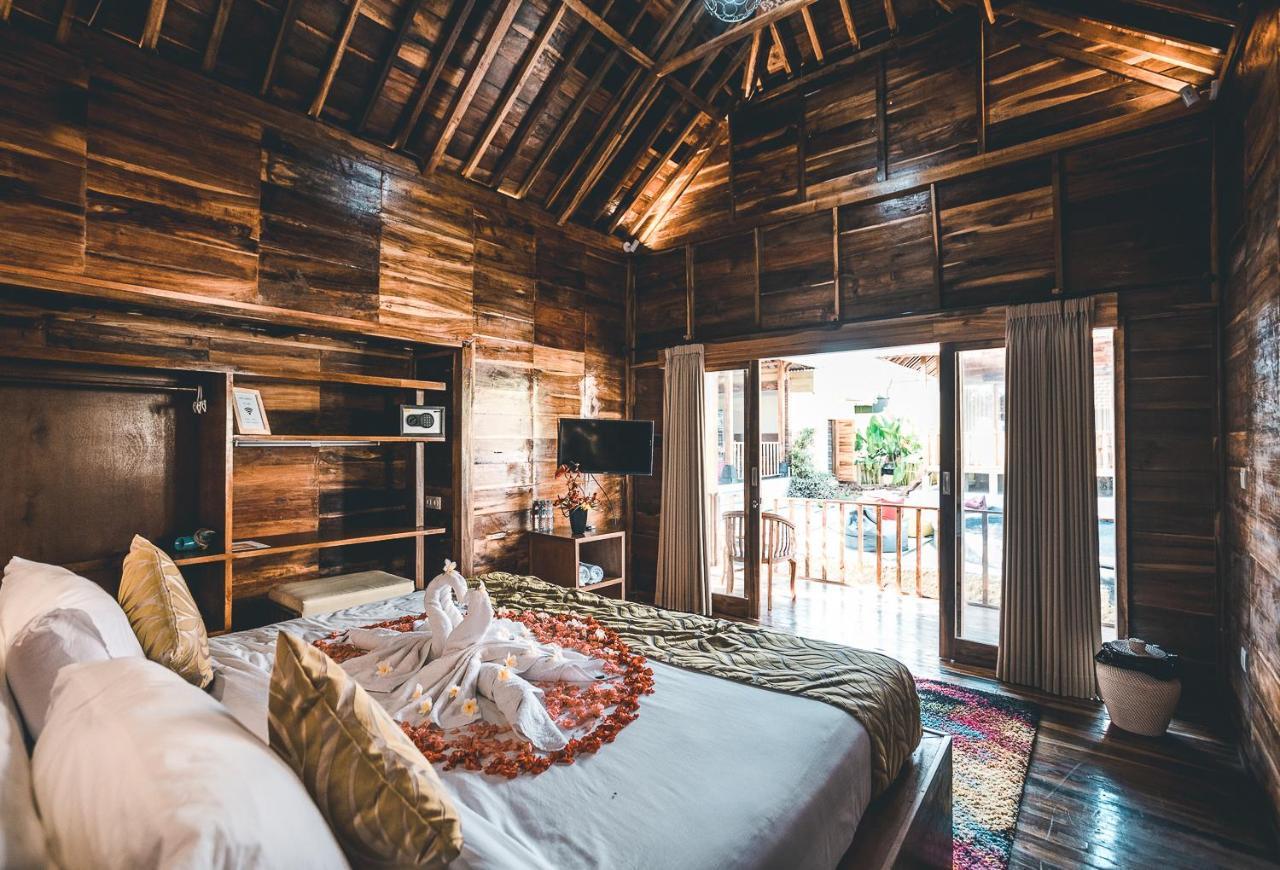 Ocho Bali Surf Camp Lägenhet Uluwatu Exteriör bild